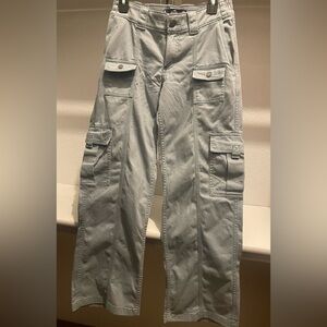 Hollister women’s low rise baggy wide leg grey/baby blue cargo pants size 25
